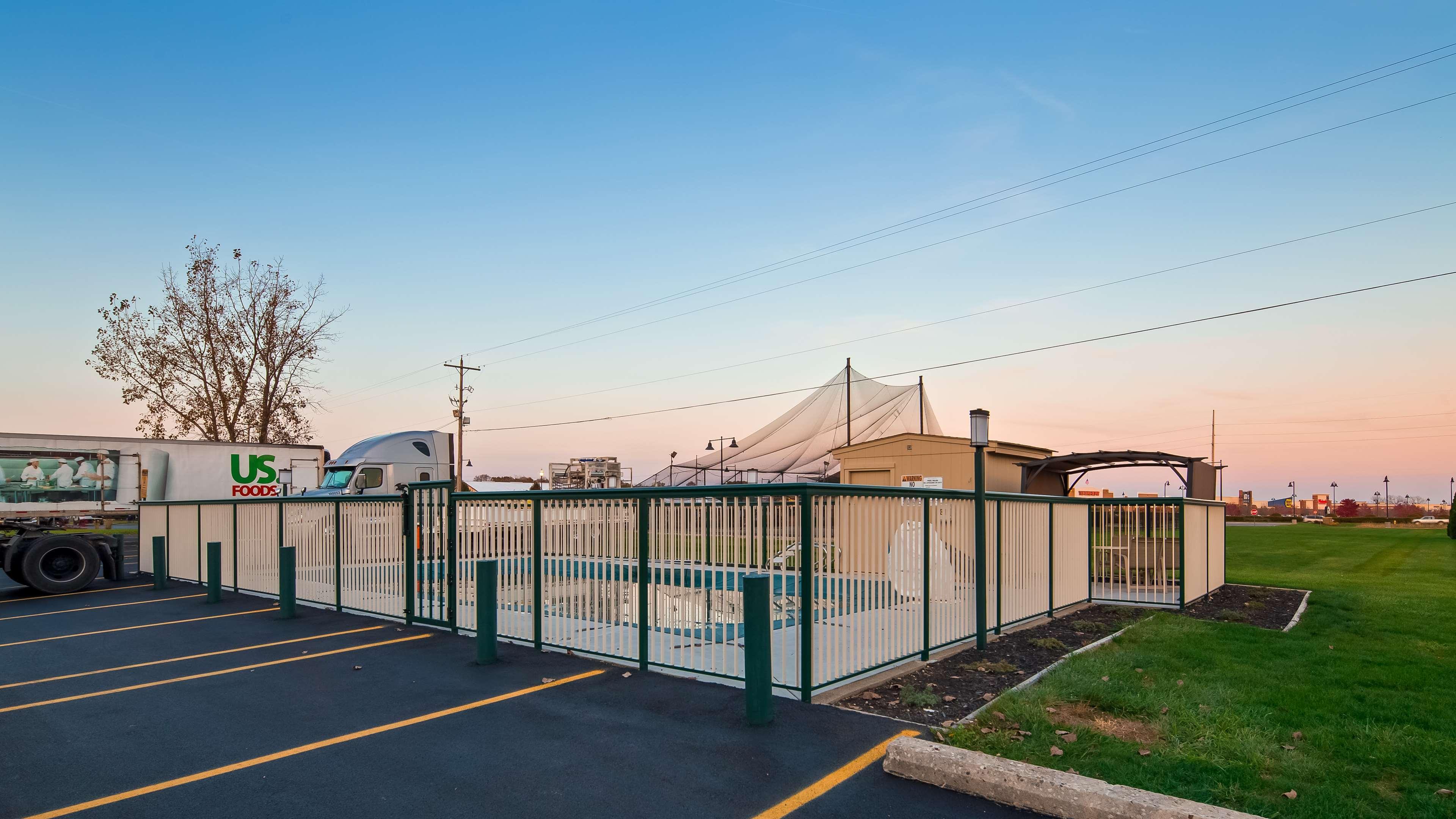 Best Western Executive Inn Grove City Exterior photo